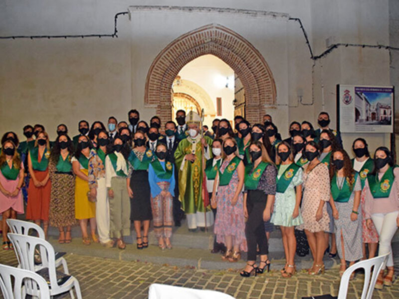 EL Obispo diocesano José Ángel Saiz Meneses presidió la misa estacional de la Antigua Hermandad de la Vera-cruz de Alcalá del Río