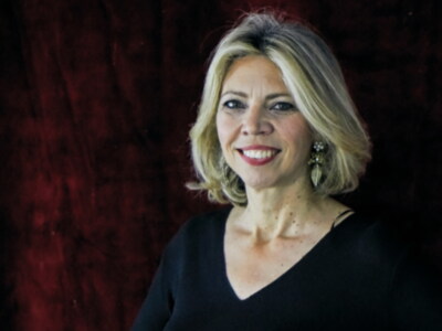 Marina Bernal Guerrero firmará ejemplares de Anónimos Infinitos 2 el próximo sábado día 30 en la Feria del Libro de Sevilla