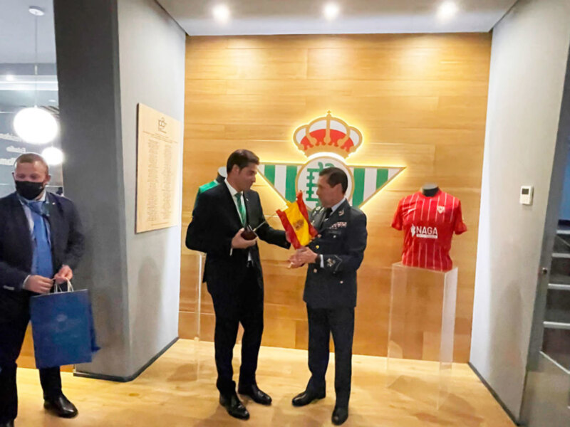 Tablada rinde homenaje así a los equipos que aglutinan las principales aficiones de la ciudad de Sevilla.