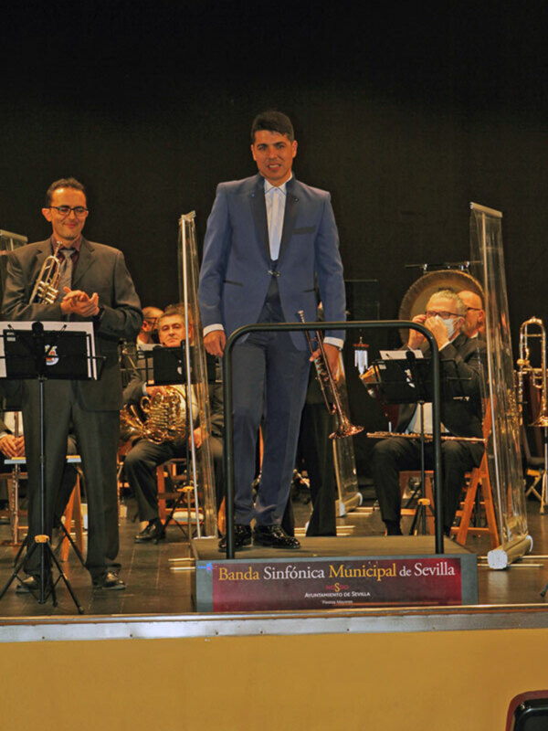 El concertista Fran Rivero acompañado por la Banda Sinfónica Municipal estrenó el concierto