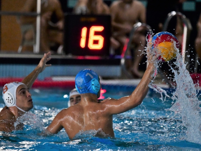 El C.W. Dos Hermanas PQS choca contra el muro del Waterpolo Turia