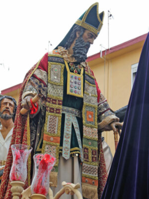 Salida procesional de Ntro. Padre Jesús de las Lagrimas del barrio sevillano de Pio XII