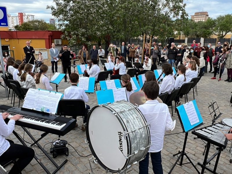 El Ayuntamiento completa la reurbanización del entorno del Conservatorio de Música de Triana con más espacios peatonales.