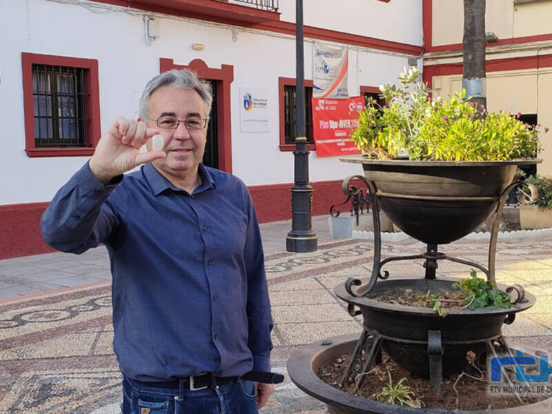 Pepe Mellado anuncia que ya ha sido contratada la empresa que va a reparar el canto rodado del suelo de la plaza Pío XII