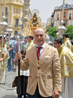 Histórico traslado del Carmen de Calatrava por el Guadalquivir ara el Pregón de Glorias de Sevilla