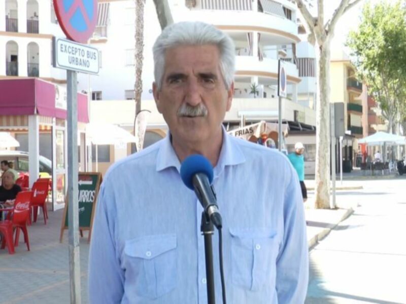 El alcalde de Chipiona anuncia que la línea de autobús urbano de Costa Ballena tiene desde hoy parada en Las Tres Piedras