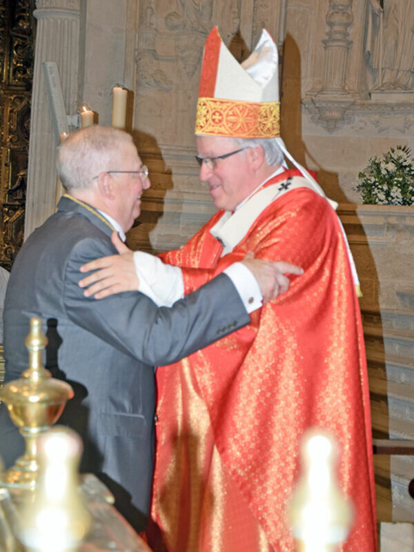 La nueva junta superior del consejo de Cofradía  tomó posesión en la Capilla Real delante de la Patrona de Sevilla 