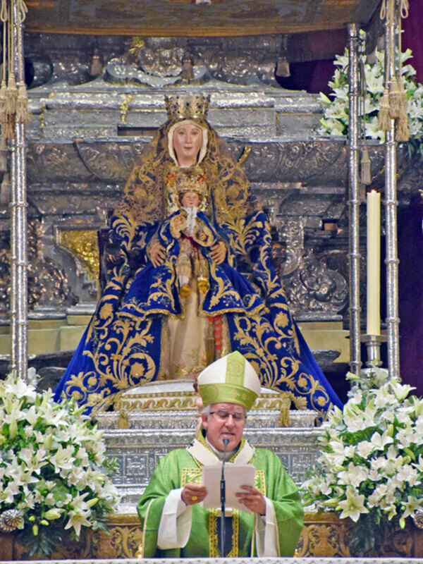 Novena a la Patrona de Sevilla la Virgen de los Reyes