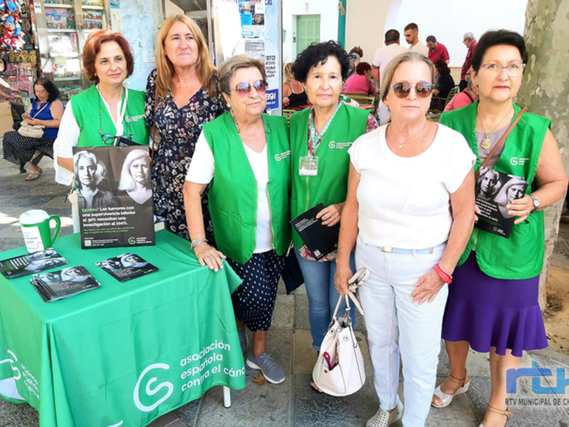 Una actividad informativa ha conmemorado hoy en Chipiona el día mundial de la investigación contra el cáncer  
