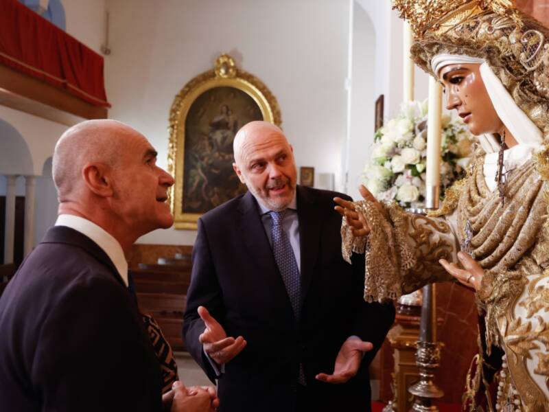 Visita del alcalde de Sevilla, Antonio Muñoz, a la Capilla de los Marineros