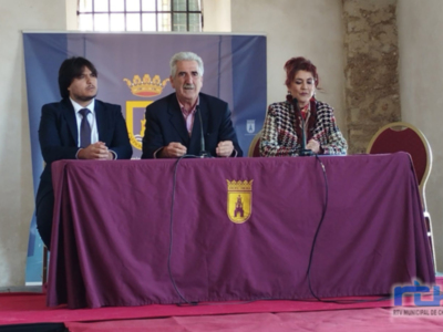 El cantaor Samuel Serrano ha presentado hoy en el Castillo su disco ‘Imaginando y soñando’