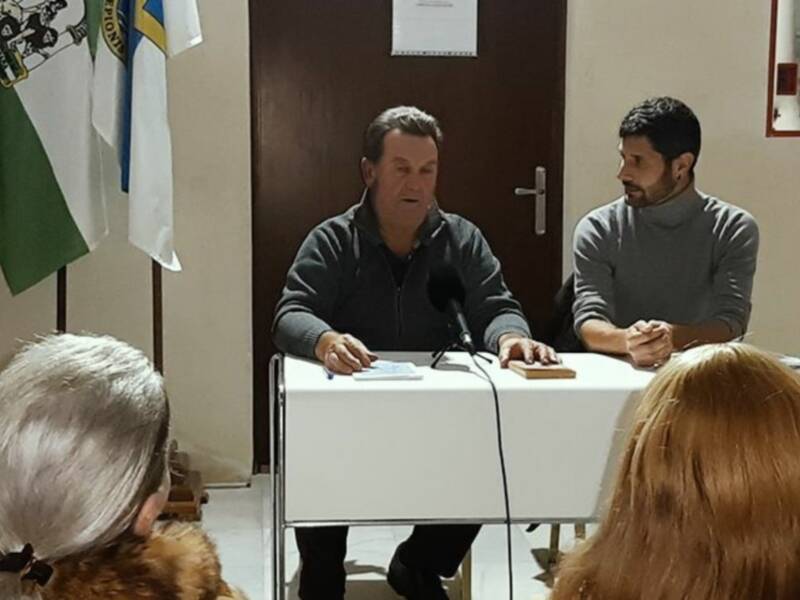 Presentado el libro de Rafael Diego Naval ‘Poesía de los últimos tiempos’