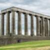 El Monumento Nacional de Escocia y con razón parece que le falta algo