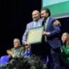 El alcalde de La Campana,Manuel Fernández Oviedo, muestra su satisfacción por el reconocimiento a personas y asociaciones