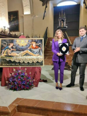 La Hermandad de la Soledad  Ilipense presentó su Cartel Cofrade, Anuario y a la pregonera del Viernes Santo.
