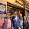 El alcalde de Sevilla destaca la apuesta de la empresa sevillana ‘Botica de Lectores’ por el sector del libro tras tomar el relevo de la antigua Libre