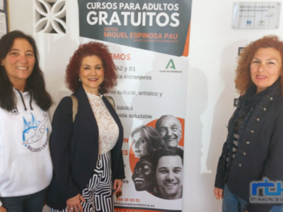 Isabel María Fernández supervisa las mejoras realizadas en el Centro de Educación de Adultos de Chipiona