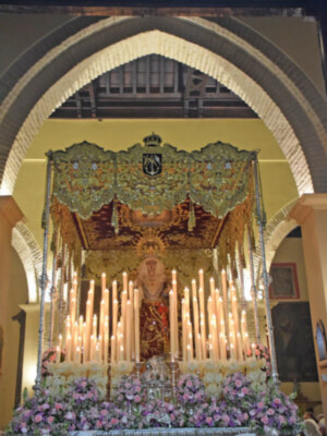 La Hermandad de Jesús el Nazareno iluminó la noche del  Miércoles Santo Ilipense.