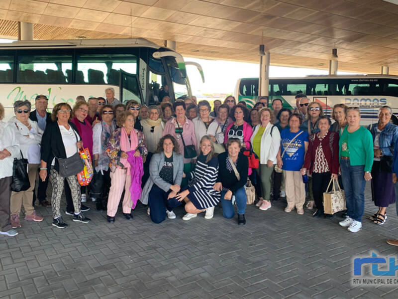 55 personas usuarias del Centro de la Tercera Edad de Chipiona asistieron ayer a la Feria del Mayor Activo en Jerez de la Frontera