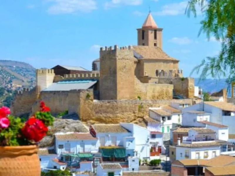 Historia y gastronomía en Jabugo, en forma en la playas de Cádiz y baile en la Feria de Abril, en "Salud al día"