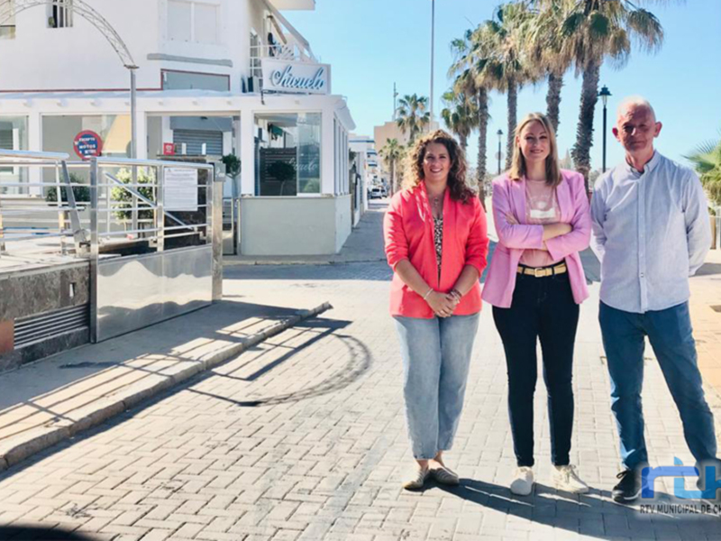 María Naval en desacuerdo con el corte de tráfico del Paseo Costa de la Luz durante el fin de semana del Mundial de Motociclismo 