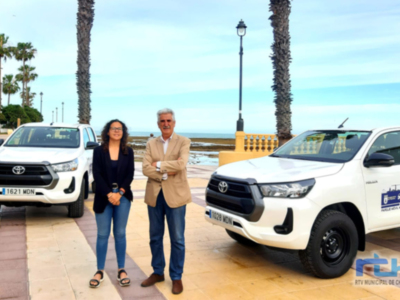 La Delegación de Planificación del Ayuntamiento de Chipiona presenta dos nuevos vehículos tipo pick up para las playas 