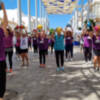 Una mesa informativa y una sesión de Pilates en el Día Internacional de la Fibromialgia y Síndrome de Fatiga Crónica en Chipiona