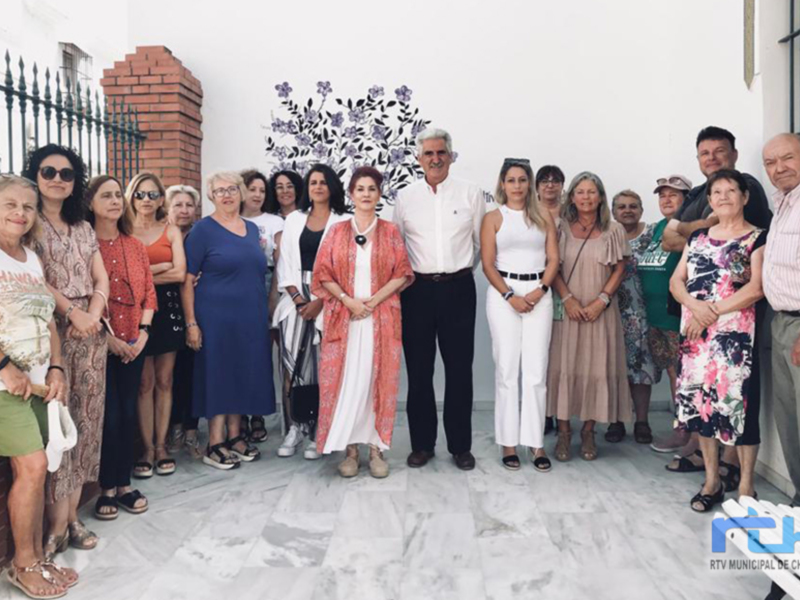 Celebrado el primer minuto de silencio mensual en Chipiona del nuevo mandato por las mujeres fallecidas a causa violencia de género