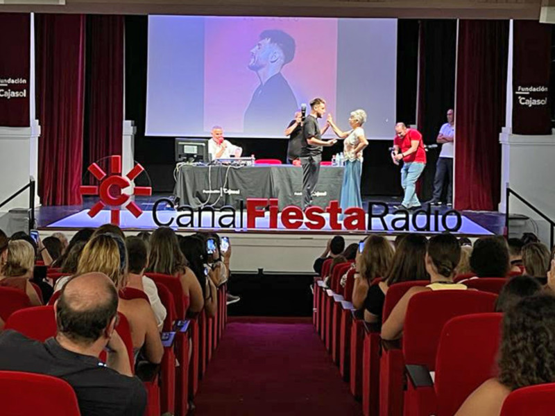 Canal Fiesta realiza desde el Teatro Cajasol una "Escucha en exclusiva" del nuevo trabajo de Antonio José