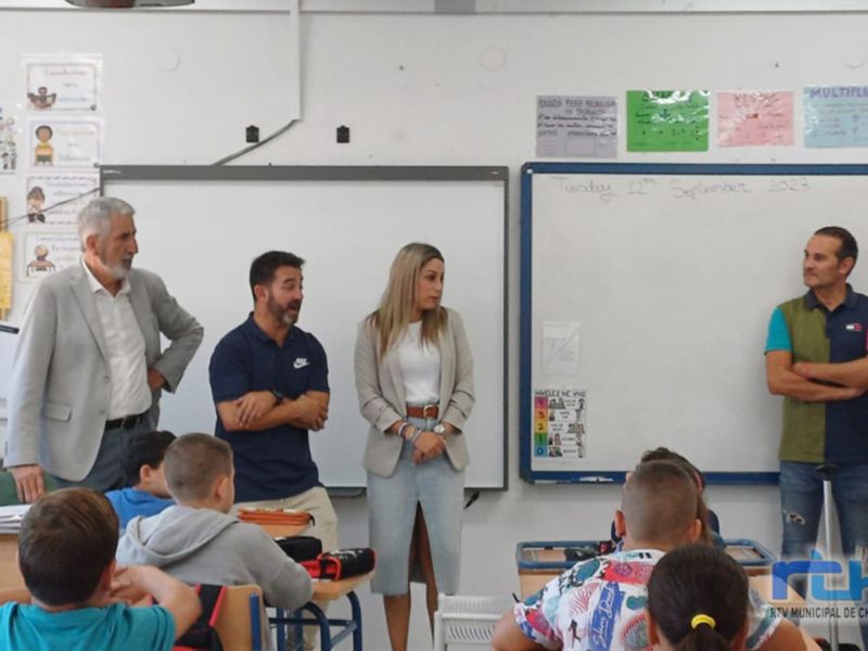 El Alcalde y la Delegada de Educación inauguran el curso escolar en el colegio público Maestro Manuel Aparcero 