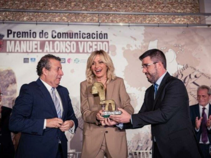 Susana Griso recibe en Gerena el Premio de Comunicación 'Manuel Alonso Vicedo'