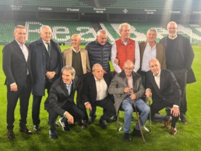 Los héroes del España-Malta (12-1) se reúnen en el Villamarín 40 años después.