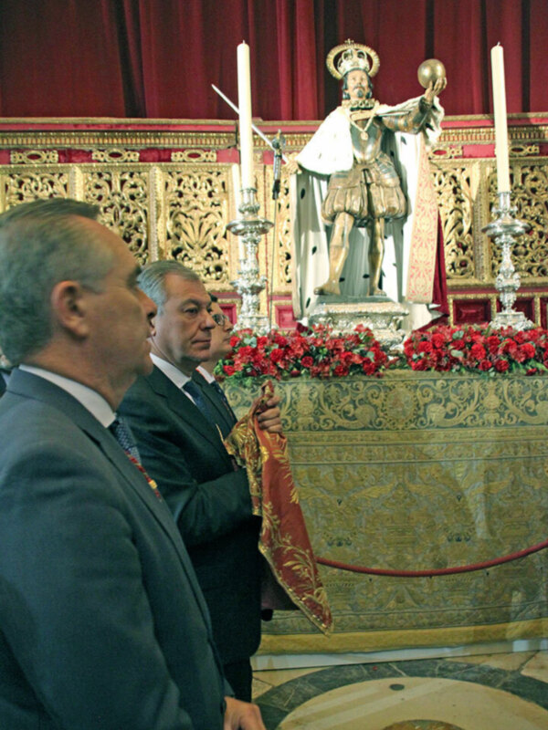 Apertura de la urna de San Fernando y procesión de la Espada en la Catedral de Sevilla