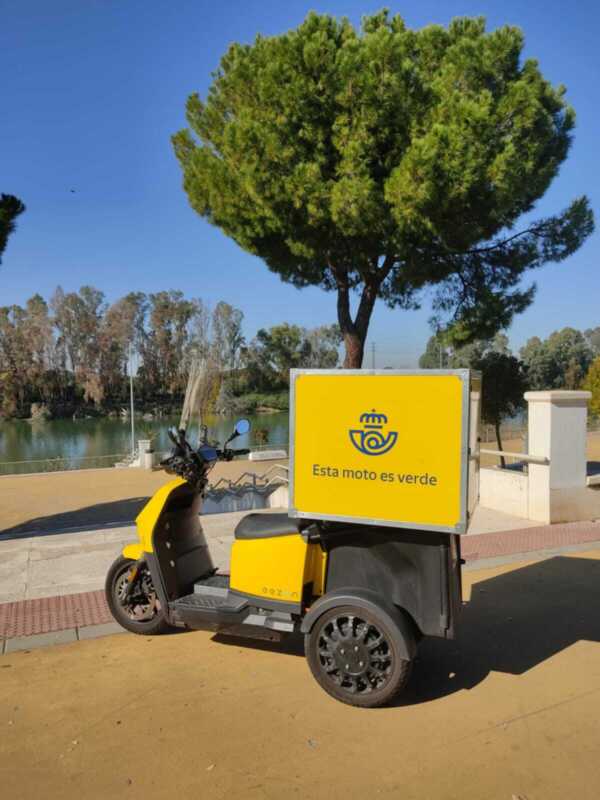Correos ha reducido más de 58 toneladas de emisiones de CO2 por el uso de su flota verde en la provincia de Sevilla