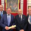  El presidente del Ateneo  hace entrega del Premio Doctor Hermosilla a Francisco Gallardo Rodríguez por la “Biografía del Doctor Ismael Yebra Sotillo”