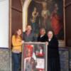 La pintora sevillana Teresa Guzmán entrega su cuadro de Santa Rita para la Exposición “De Corazón”