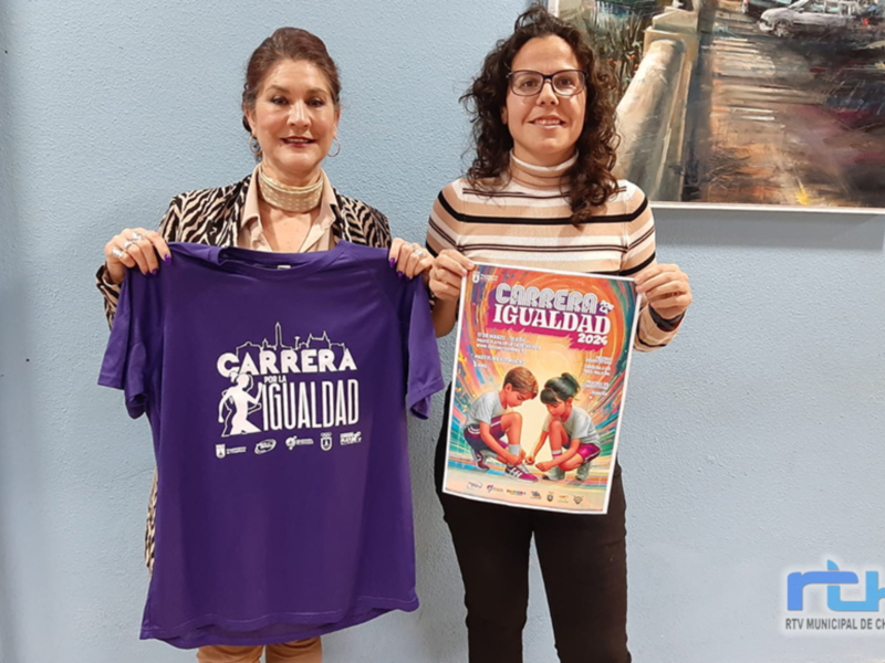 Isabel Mª. Fernández y Laura Román presentan la Carrera por la Igualdad de Chipiona  