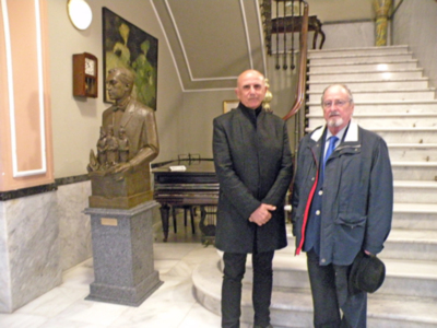 El presidente del hogar navarro en Sevilla, José Miguel Val-derrama Esparza, presentó la conferencia “San Francisco Javier y las javieradas”