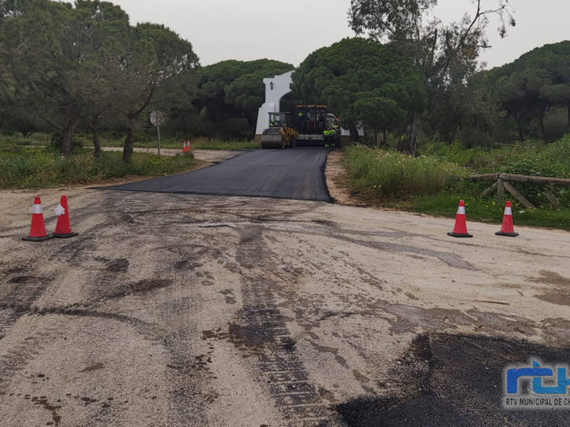 Comienza el reasfaltado del camino de Cañada Real de Chapitel 