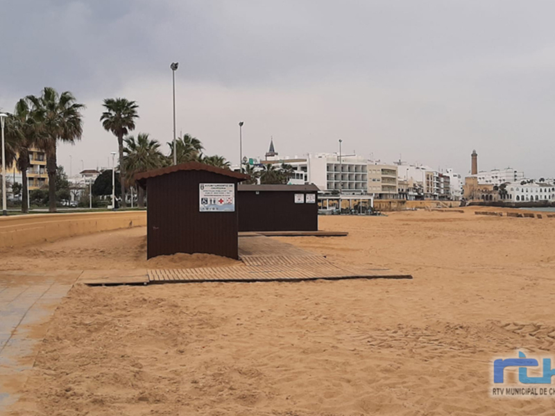 Los perros y otras mascotas dejan de tener desde hoy acceso a las playas de Chipiona los fines de semana y días de fiesta