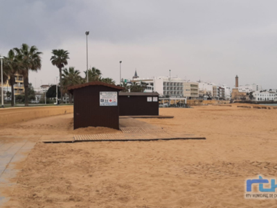 Los perros y otras mascotas dejan de tener desde hoy acceso a las playas de Chipiona los fines de semana y días de fiesta