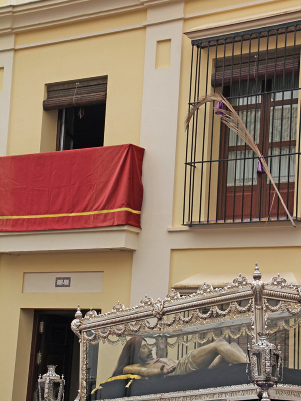 Cambio de hora en la procesión de subida de los titulares de la Hermandad de la Soledad de Alcalá del Río