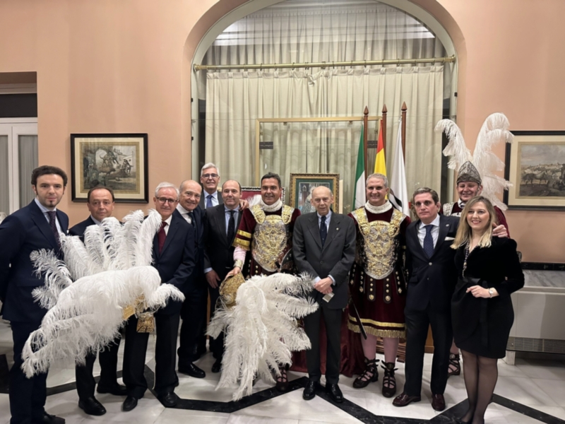 La centuria Macarena en el Ateneo de Sevilla 