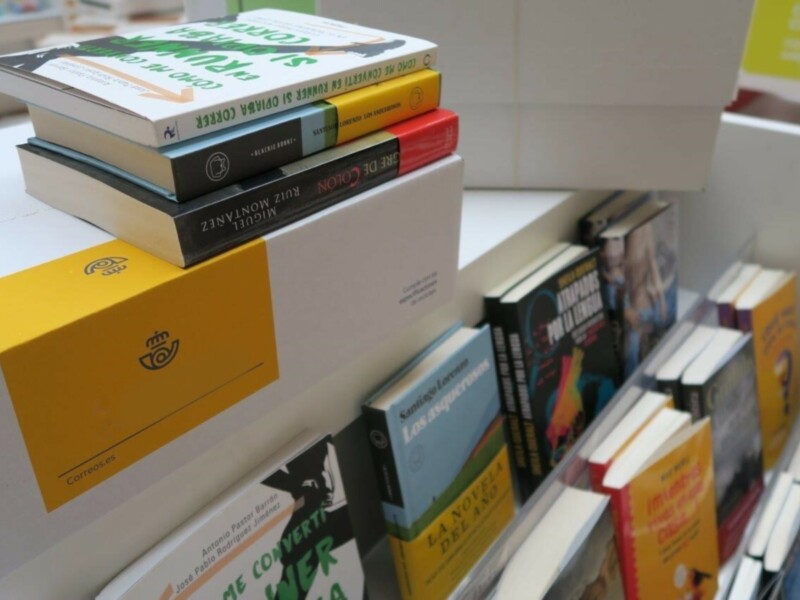 Correos ofrece un amplio catálogo de libros en 65 oficinas de Andalucía y en Correos Market