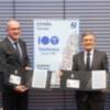 Correos presenta un sello que conmemora el centenario de Telefónica                                