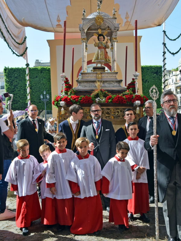 Más de 4.000 personas salieron en la procesión de la fiesta más antigua de la ciudad de Sevilla 