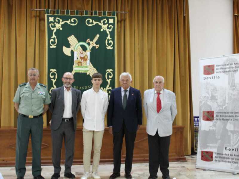 HABECU entrega el premio de Periodismo y al mejor expediente académico