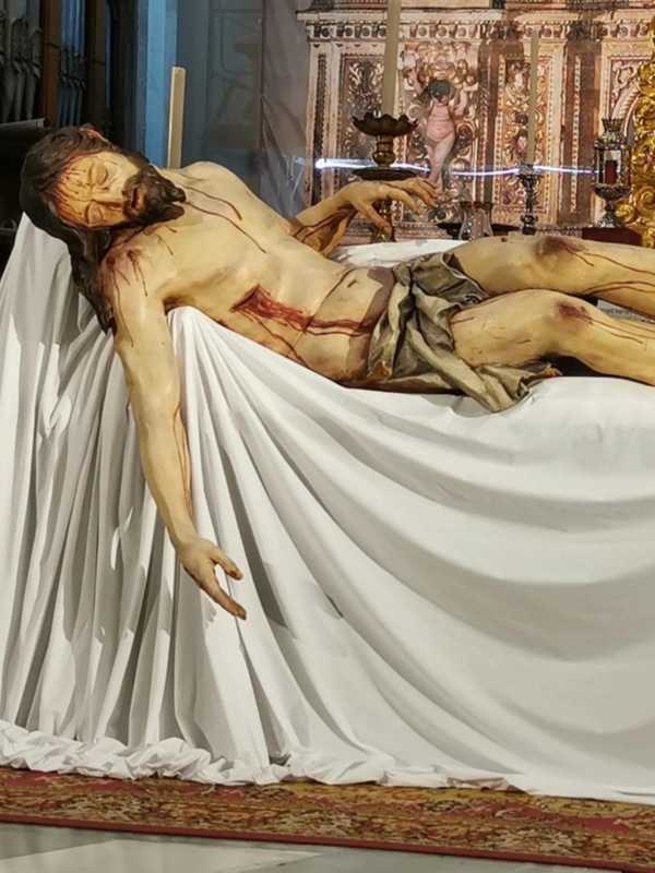 La extraordinaria imagen del Cristo Yacente