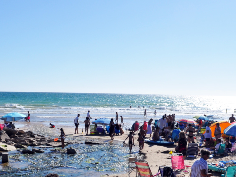 Las aguas residuales de la depuradora, vierten al mar, junto a Costa Ballena Chipiona