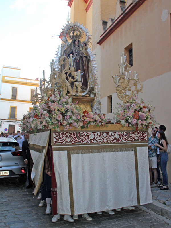 Procesión de la Virgen del Carmen de Santa Ana de Sevilla